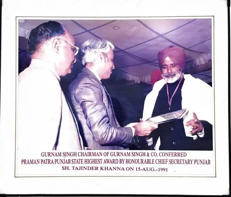 Sardar Gurnam Singh receiving the Punjab State highest award, 15 August 1991