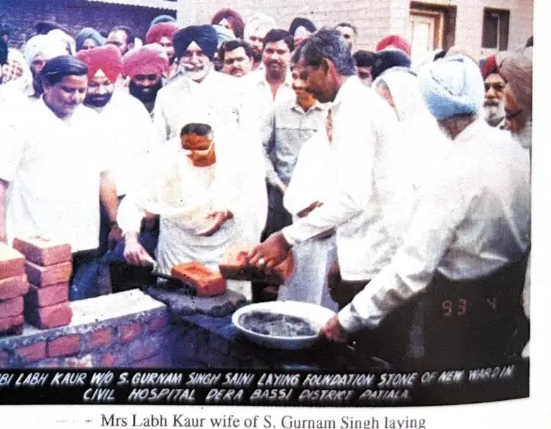 Bibi Labh Kaur laying the foundation stone of a new ward at the Civil Hospital, Dera Bassi